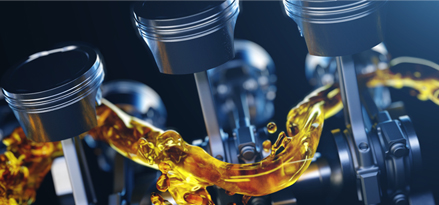 Motorolja som flödar genom kolvarna