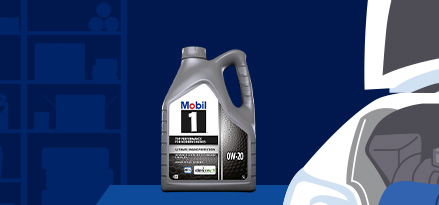 0W-20 syns i bagageutrymmet på en bil